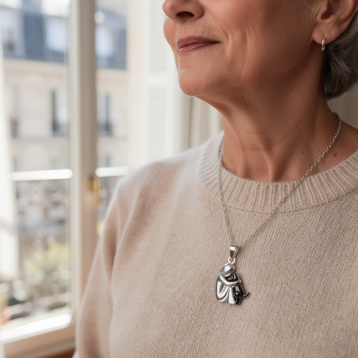 EMMA™ | Pendentif Hug Élégant