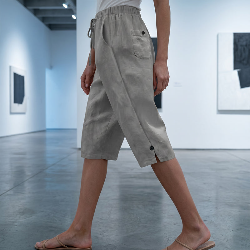 Pantalon court décontracté pour femme avec boutons décoratifs